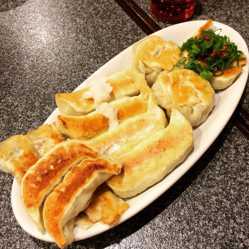 焼き餃子全部盛り　各2個盛り(天鴻餃子房 水道橋店)