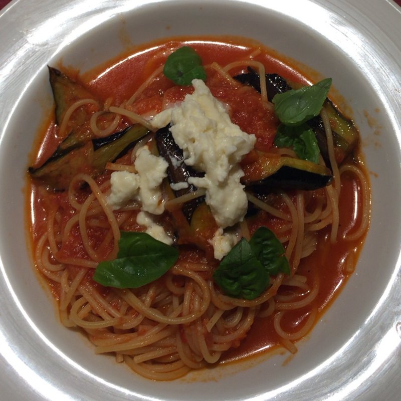 ナスとモッツァレラチーズのトマトソースパスタ(pizza&pasta)