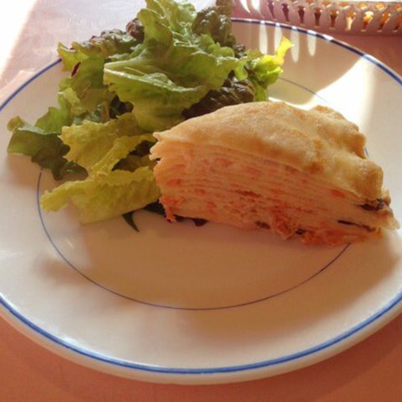 サーモンとホワイトソースのミルクレープ(ル･ビストロ・ダ・コテ )