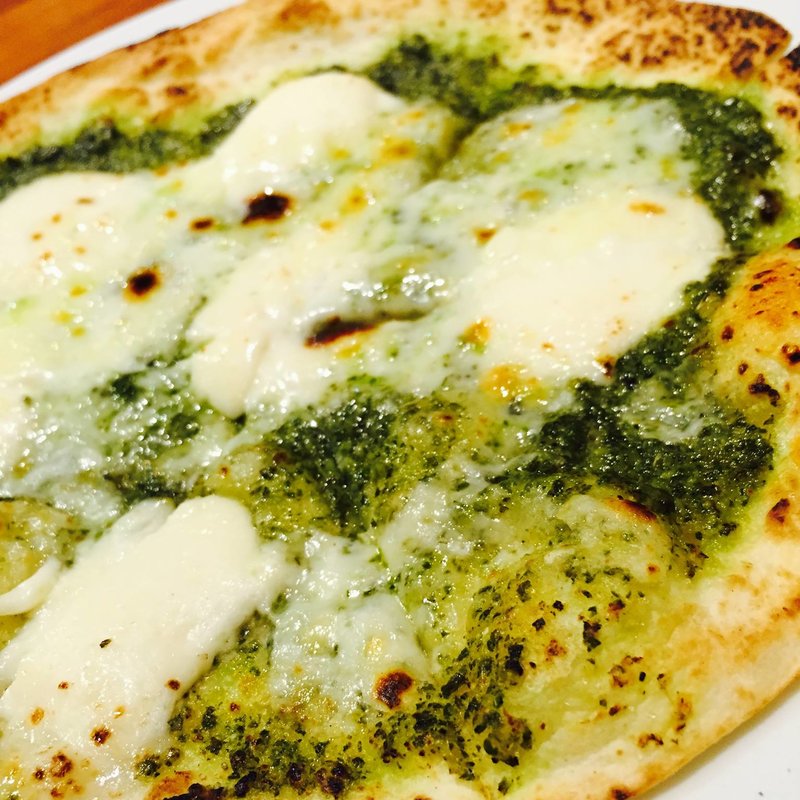 ピッツァ バジルとマスカルポーネ(ワインビストロ Dai)