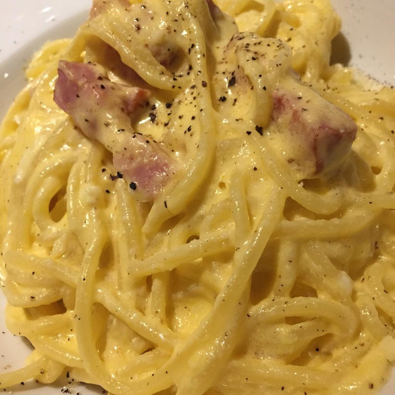 厚切りベーコンのカルボナーラ(ワインビストロ Dai)