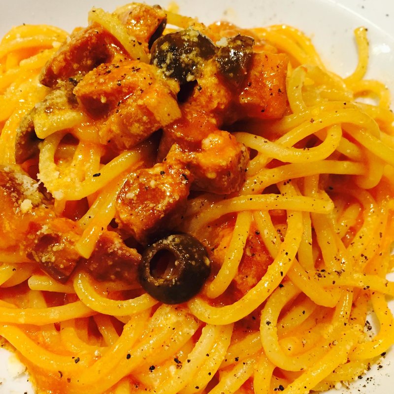 厚切りベーコンのアマトリチャーナ(ワインビストロ Dai)