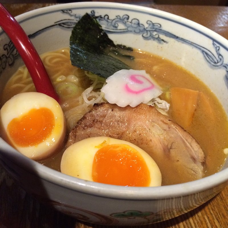 味玉ラーメン(麺屋六三六 大阪総本店)