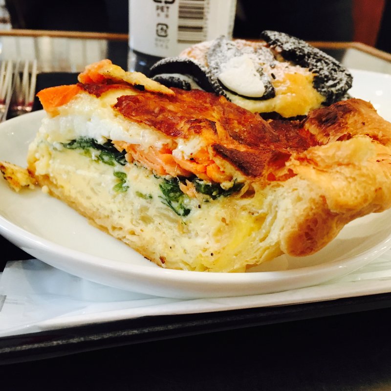 スモークサーモンとリコッタチーズのキッシュ(ディーン＆デルーカ京都 （DEAN & DELUCA KYOTO）)