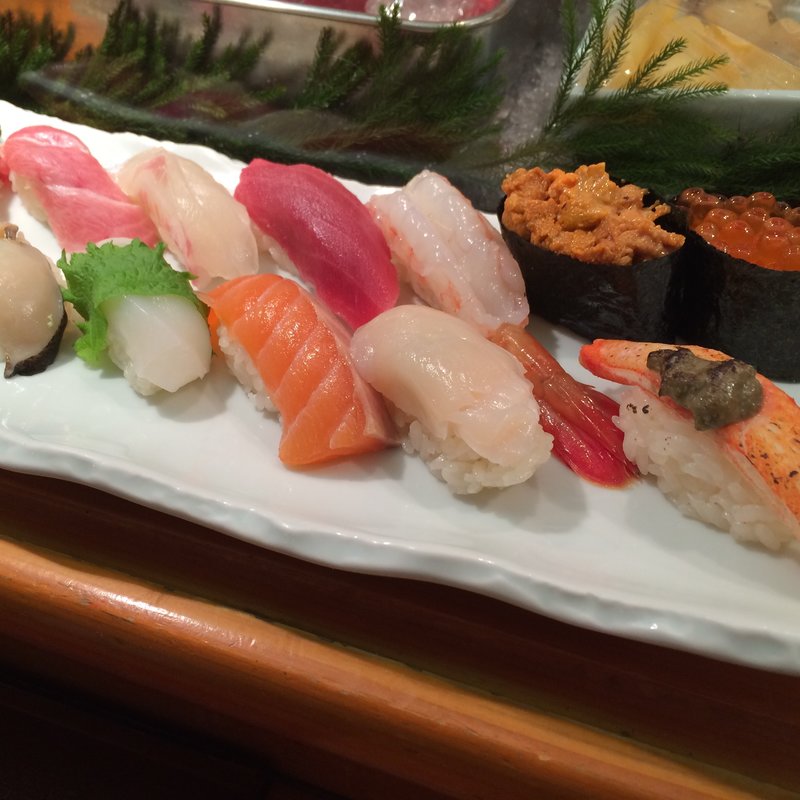 [おきまり]築地おまかせにぎり（お椀デザート付）(築地玉寿司 築地本店)