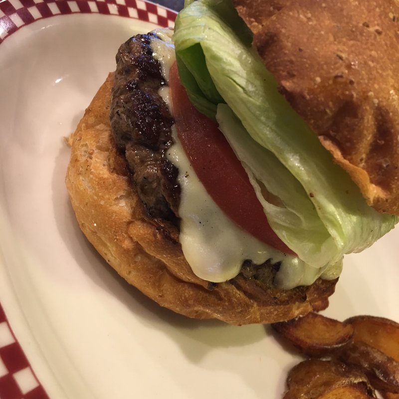 モッツァレラチーズバーガー(マンチズ バーガー シャック （MUNCH'S BURGER SHACK）)