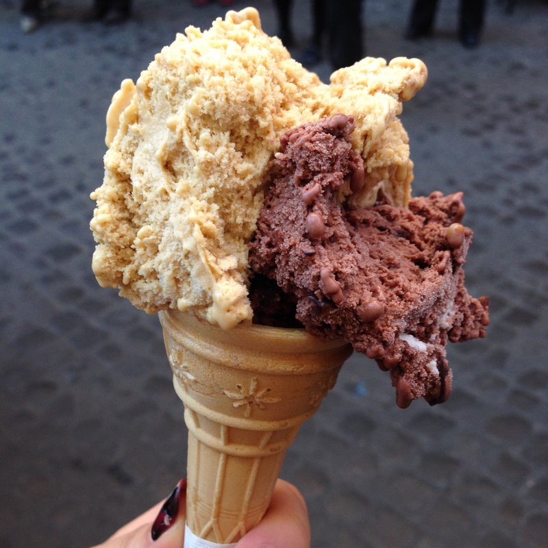 ジェラート（ダブルアイス／コーンカップ）(BAR Gelateria Fontana di Trevi)