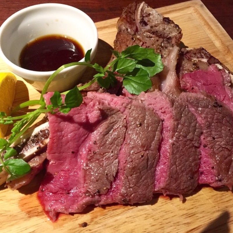 骨付きサーロインステーキ(中目黒 肉バル Salt)