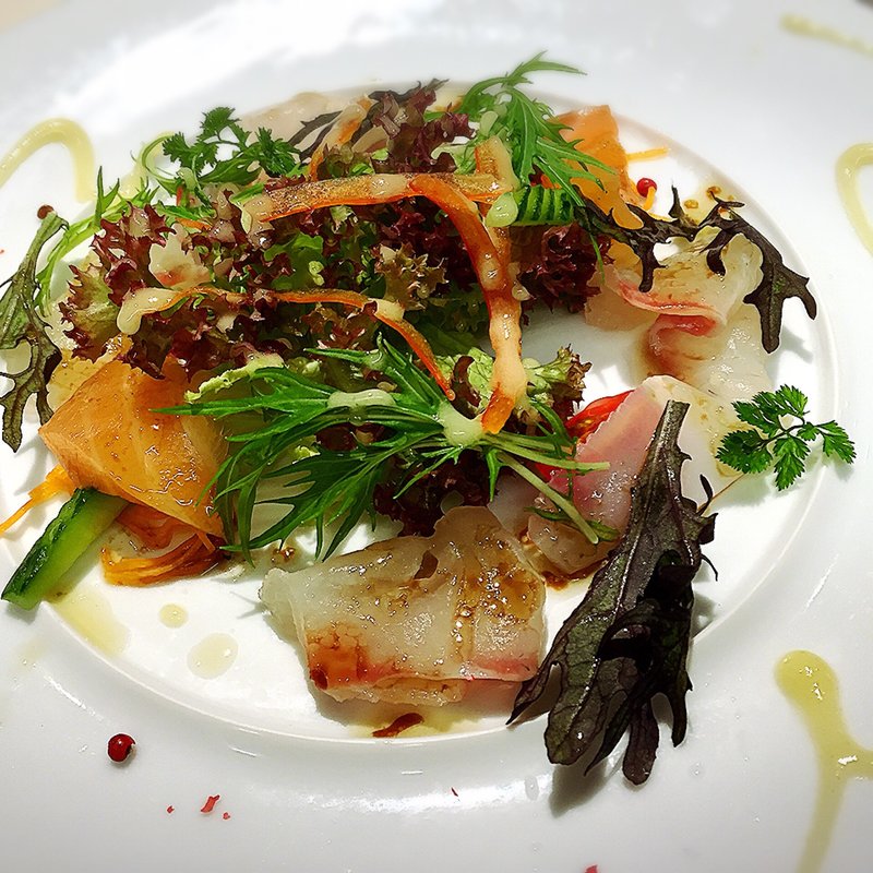  本日の鮮魚のカルパッチョ 柚子胡椒風味ドレッシング(Bistrot Enry. （ビストロ アンリー【旧店名】Bistrot enRy. 旧居留地）)