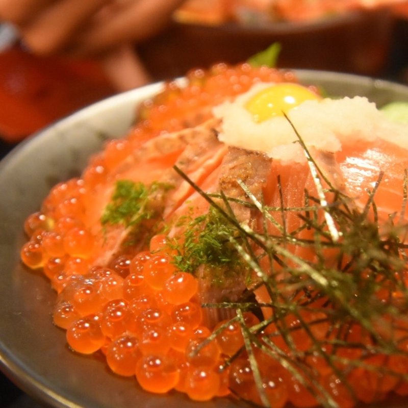 炙りサーモンとイクラの親子どん(井ノ弥 （いのや）)