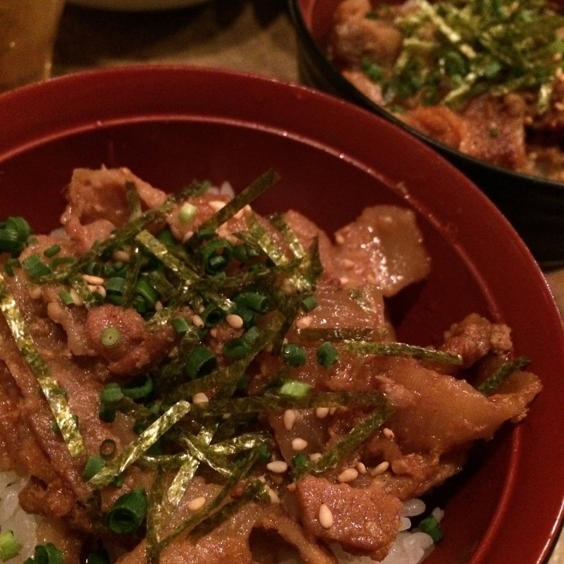 〆の豚丼 (もんじろう)