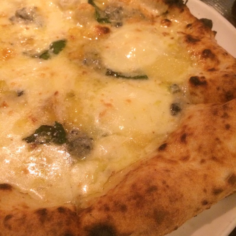 クアトロフォルマッジ(ラ・ピッコラ・ターヴォラ)