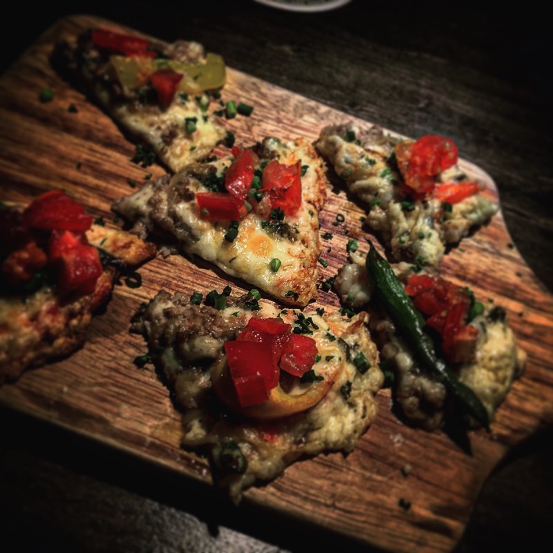 青唐辛子とチーズのコカ(eL MamBo 茅ヶ崎〜スペイン料理とワイン〜)