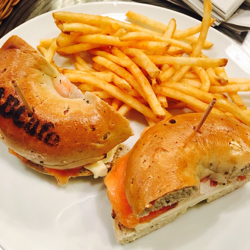 クリームチーズとサーモンベーグル セット(エアポートベーグルカフェ)