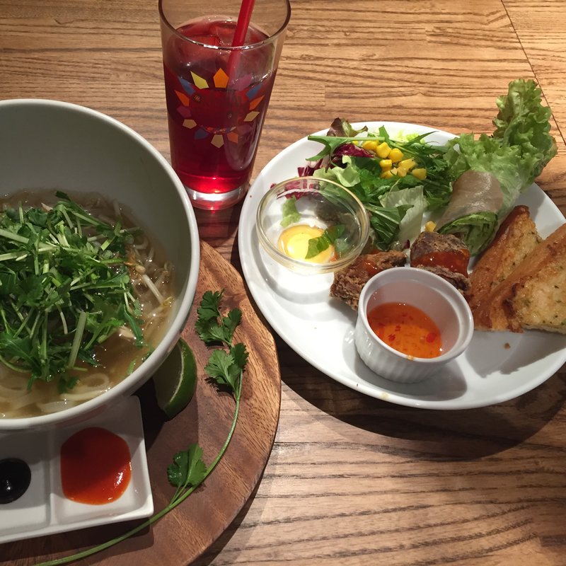 蒸し鶏のフォー ランチセット(オリエンタル スプーン )