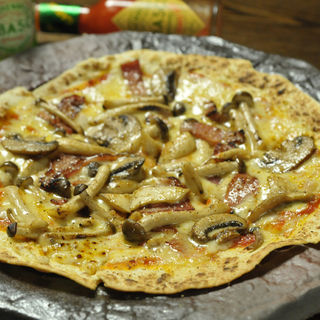 キノコのピザ(鉄板焼き＆個室 TETSUO 麻布十番)