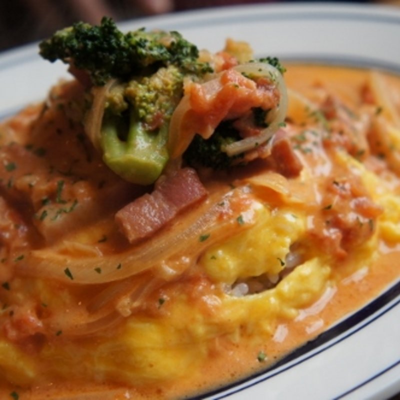 ベーコンとブロッコリーのトマトクリームオムライス(カフェ ノラ （cafe NoRa）)