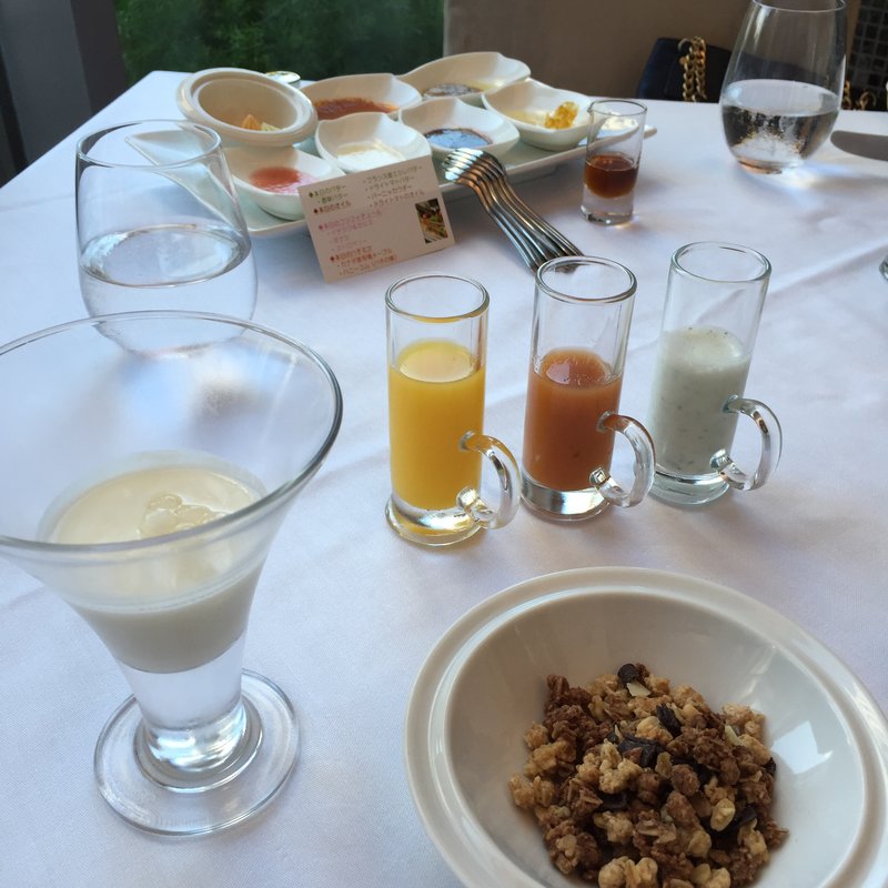 ナッツのヨーグルト　3種のソース(ラ ベデュータ （La Veduta）)