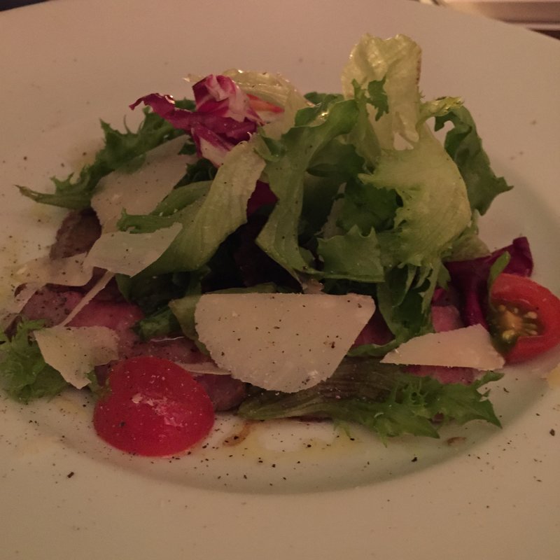 ゴルゴンゾーラチーズサラダ(ワインレストラン ドミナス)