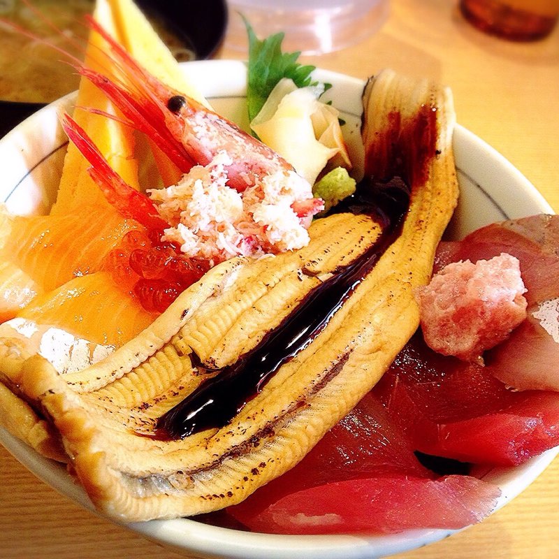 海鮮こぼれ丼(目利きの銀次 垂水西口駅前店)