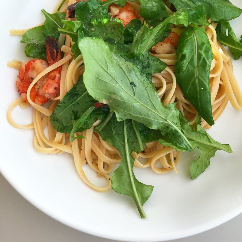 リングイネ/エビ、ルッコラ、チリ(bills 表参道)