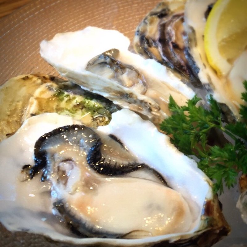 生ガキ三種盛り(貝殻荘 飯田橋サクラテラス店 )