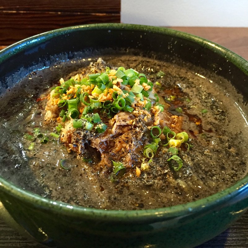 黒醤油らうめん(ノイステヌーデンナンバーハチ)