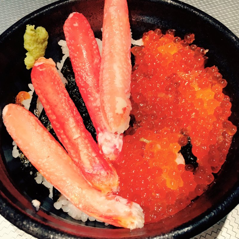 カニいくら丼(味世司 （あじよし）)