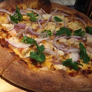 ベーコンとモッツアレラチーズのピザ(ウルフギャング・パック カフェ 六本木ロアビル店)