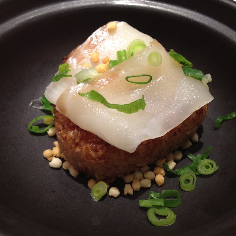 ハンバーグと鮮魚の茶漬け仕立て(オールドステーション )