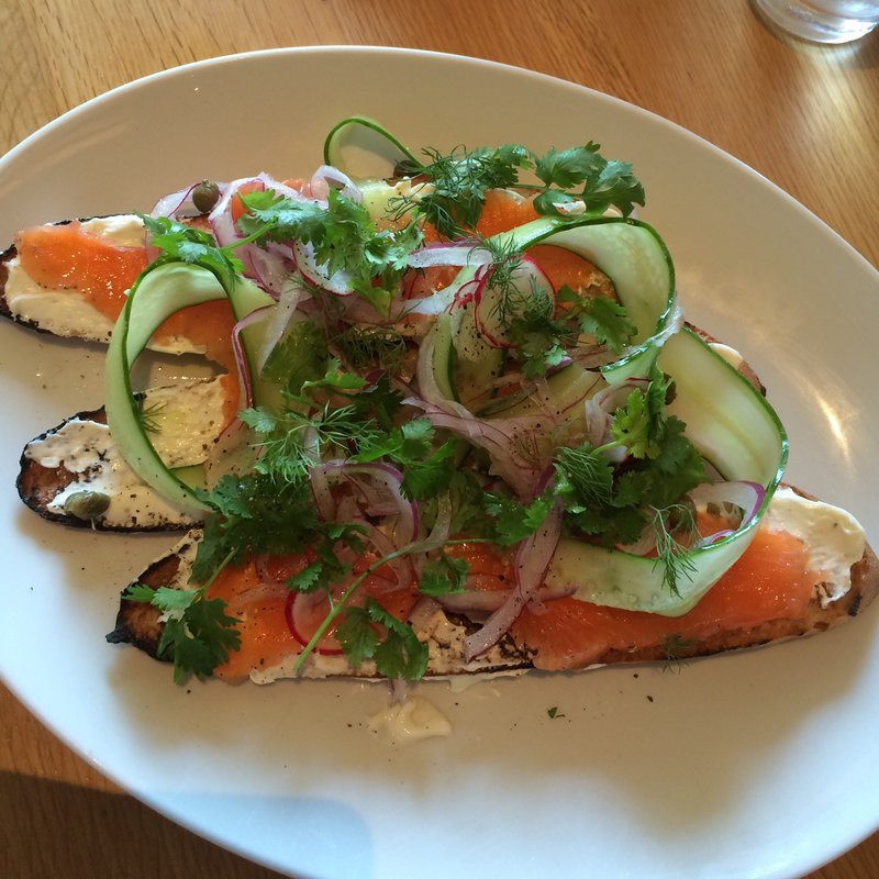 サーモンのオープンサンド(bills 表参道)