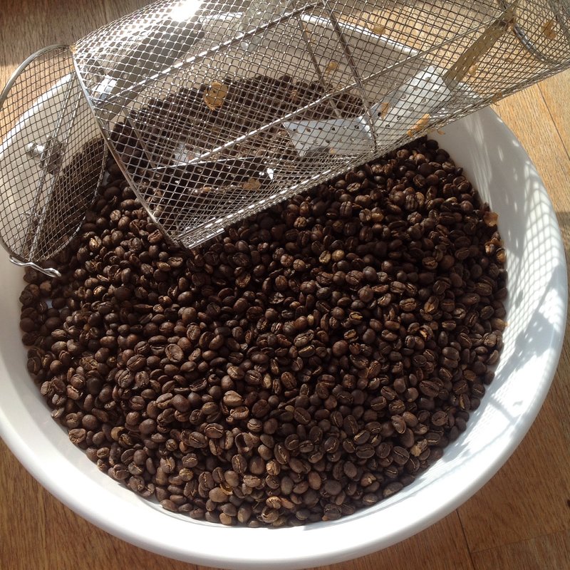 焙煎仕立ての450グラムのスペシャルティーコーヒー(自宅)