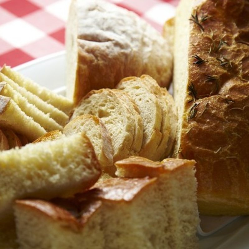 自家製パン(トラットリア　ガルガ)