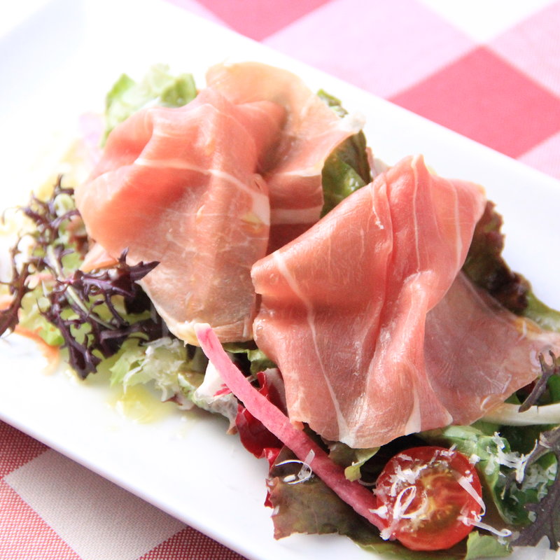 14ヵ月熟成パルマ産生ハム、サラダ仕立て(トラットリア　ガルガ)