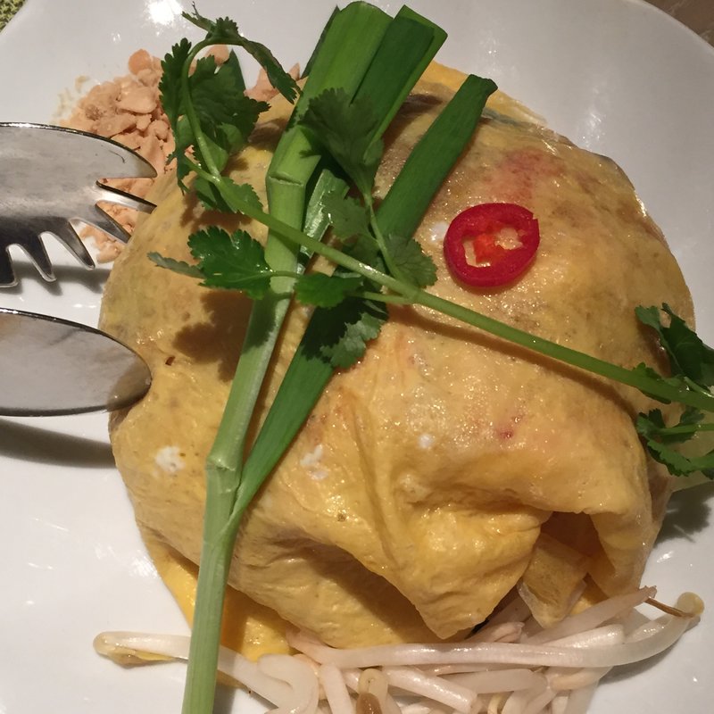 海老のタイ焼きそば(ジムトンプソンズテーブル タイランド 銀座 （JIM THOMPSON’S Table Thailand）)