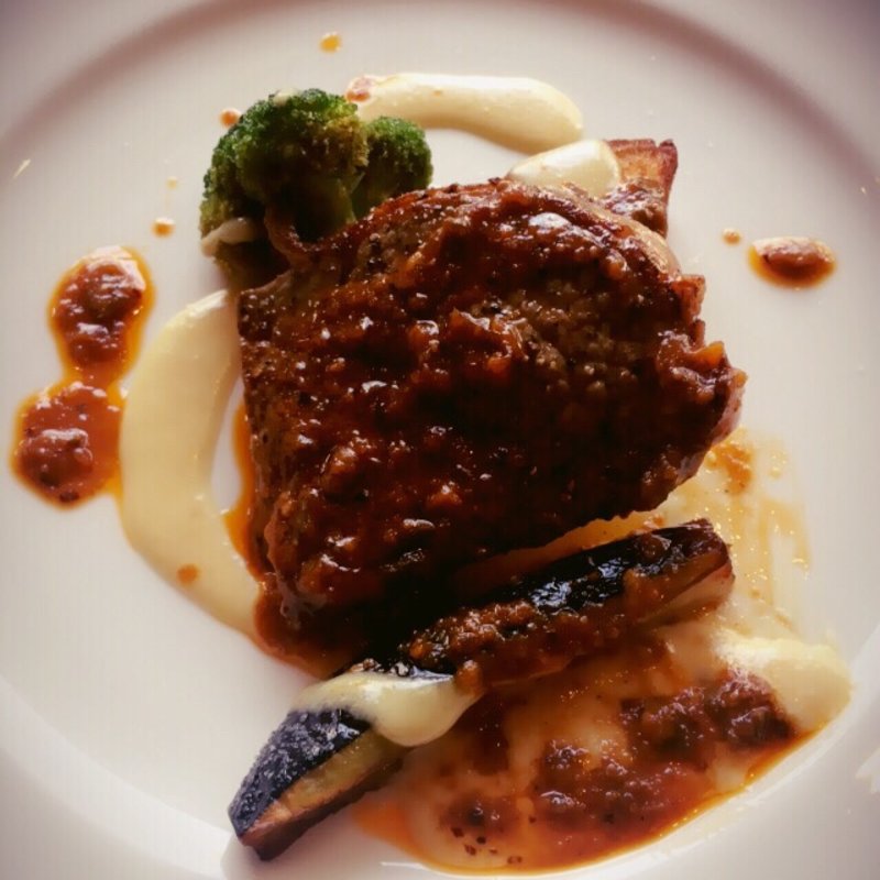 牛ロース肉の網焼き　ローストにんにくピュレと香味味噌ソースで(キハチ 青山本店)