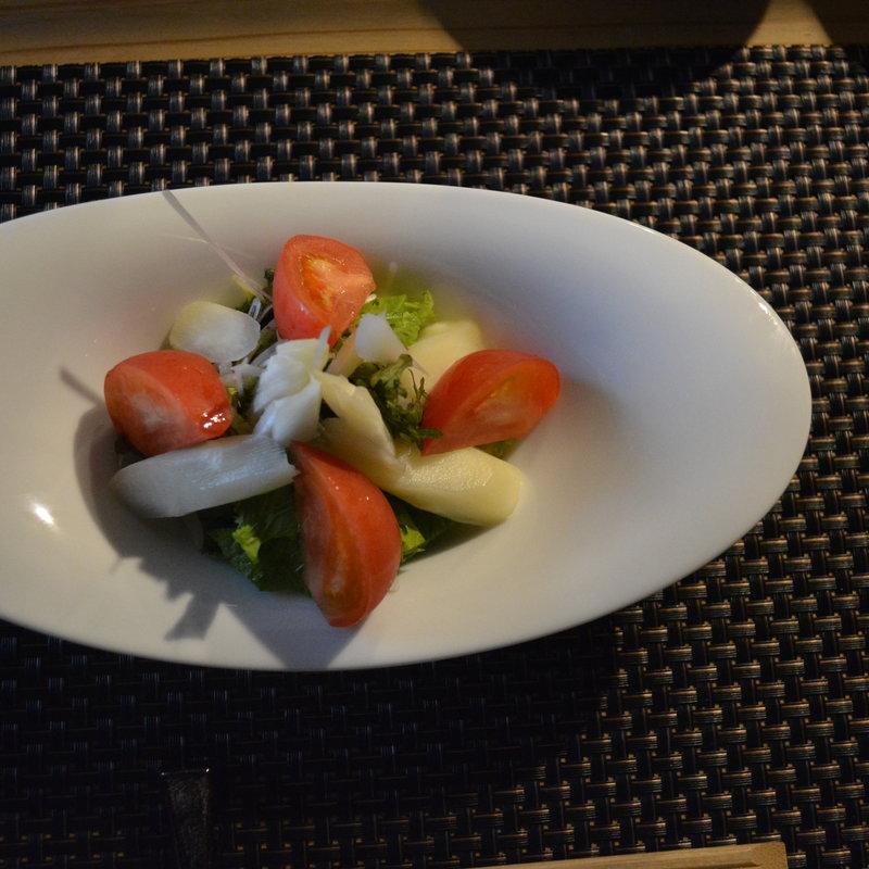 ホワイトアスパラとトマト(鳥義士 )
