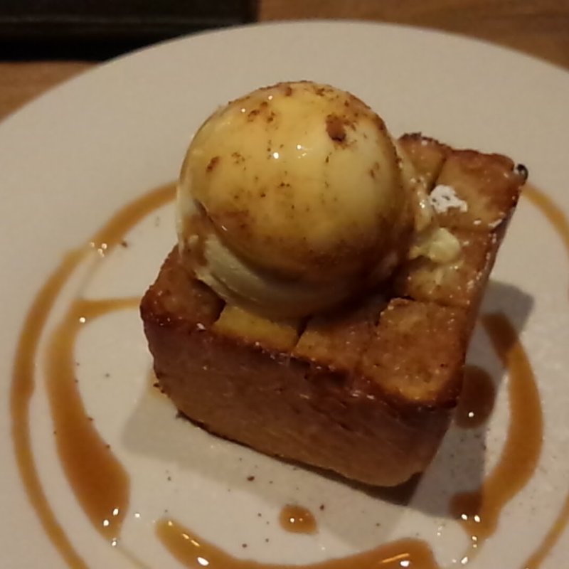 シナモン香るアイスクリームトースト(CAFE DE ALFRED)