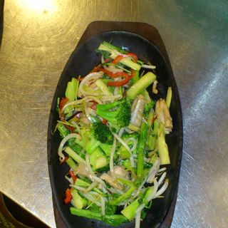 鶏肉とブロッコリーの炒め物( izakaya 司)