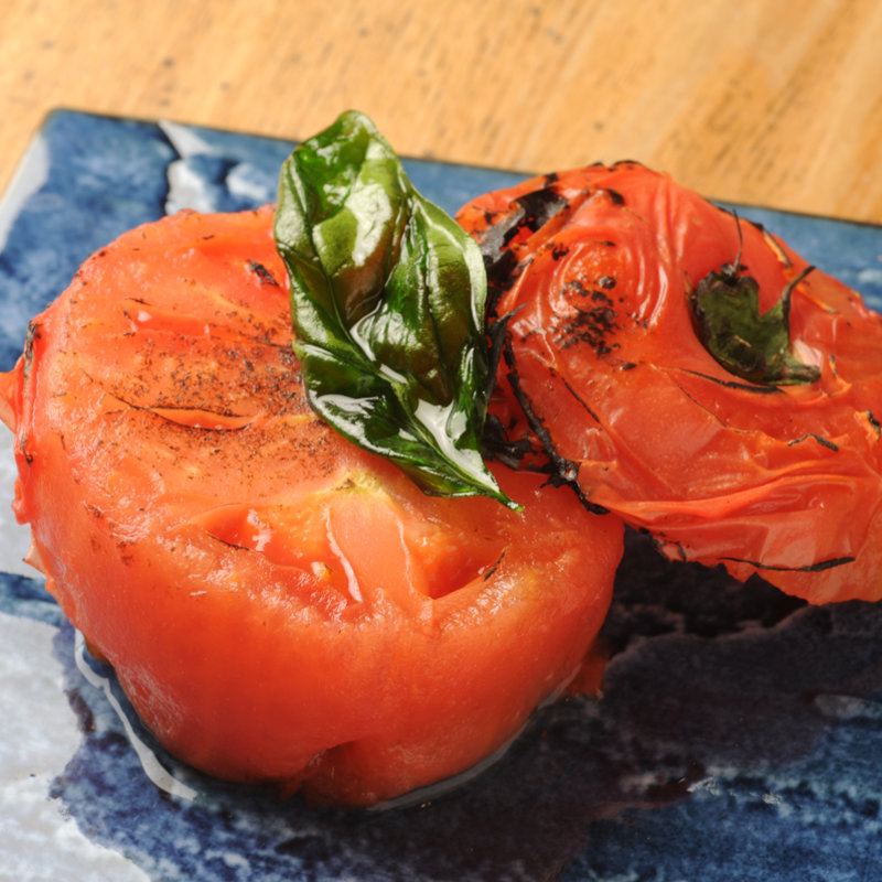 トマトの炭火焼き(うふふ 新宿住友ビル店 炭火焼・熔岩焼 SUMIBI DINING)