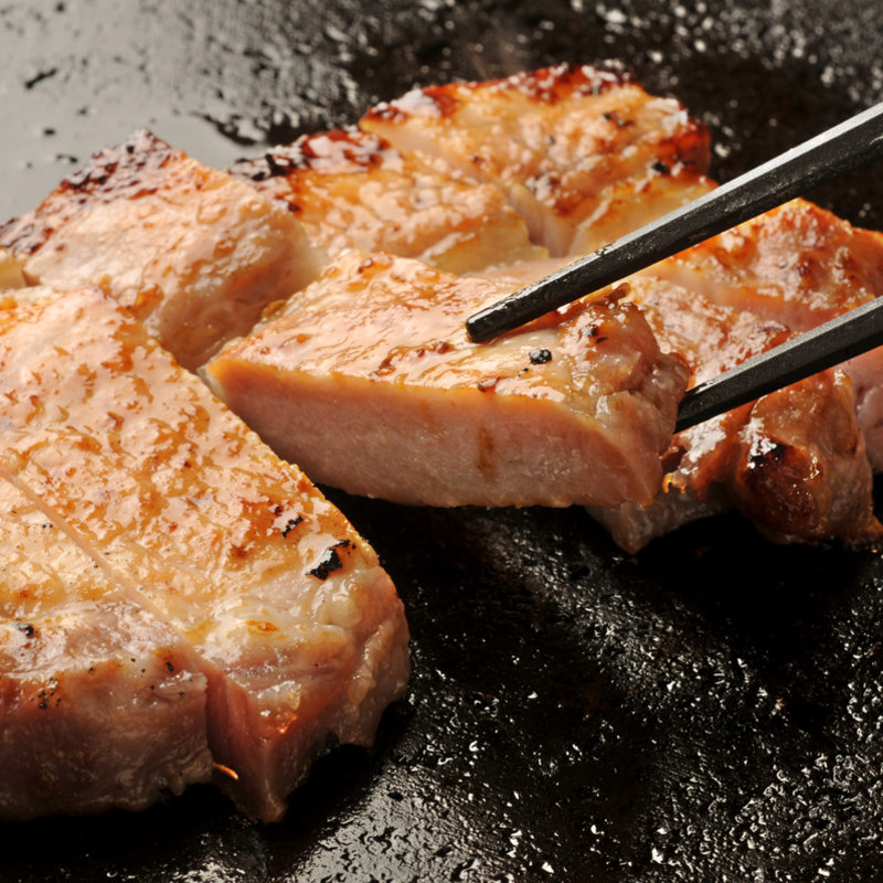 霧島黒豚ロース(うふふ 新宿住友ビル店 炭火焼・熔岩焼 SUMIBI DINING)