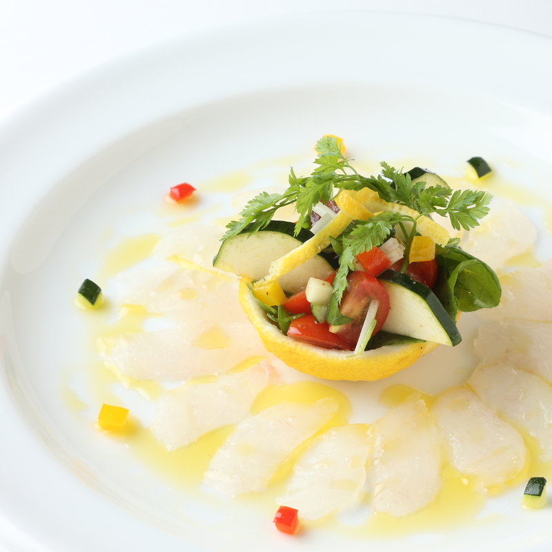 真鯛のカルパッチョ　柚子ソース(高田馬場1丁目バル ウルスラ （URSULA）)