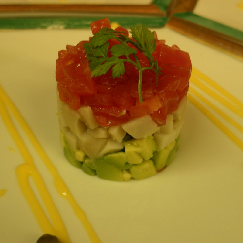 マグロとアボカドのミルフィーユ(うち田 )