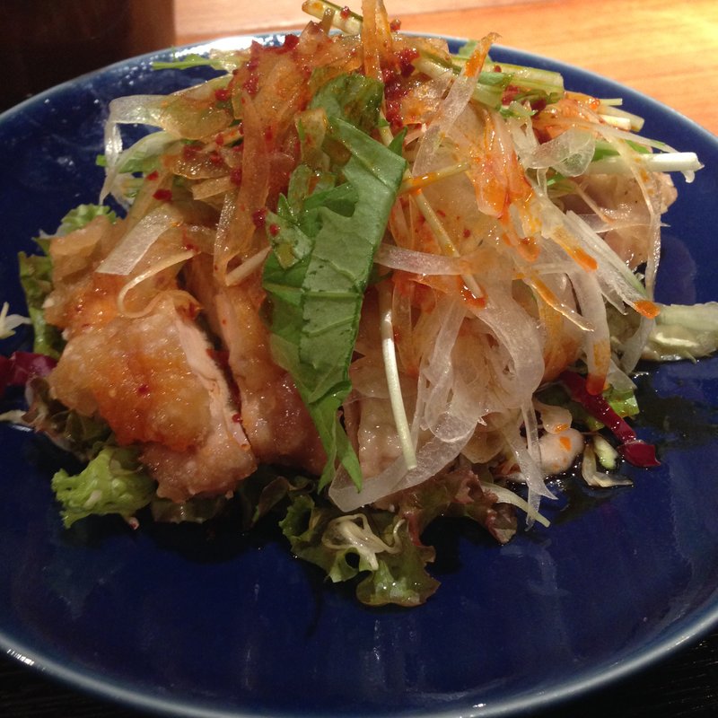 チキンのサラダ仕立て(La Pesquera MARISQUERIA)