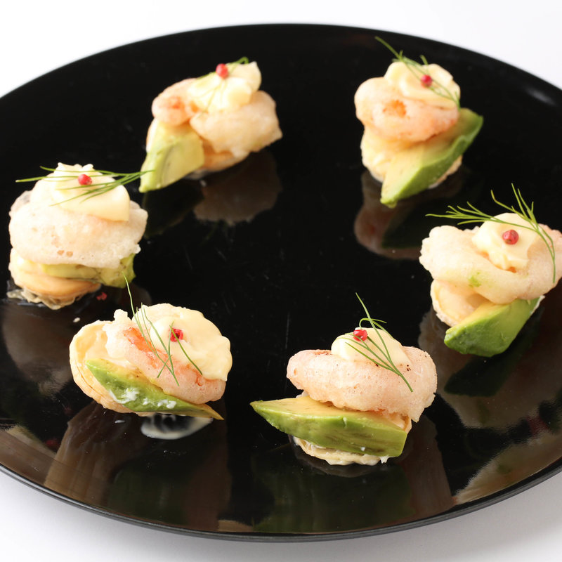 大海老のフリッターとアボカドのマヨネーズソース (西麻布 NEST カラオケバー)