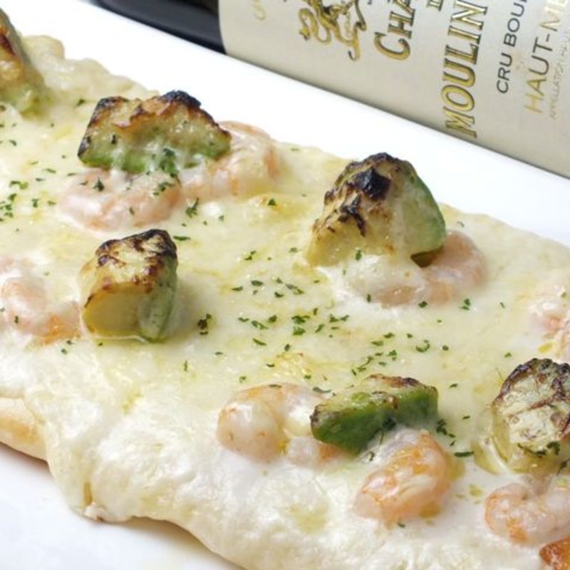 エビとアボカドのマヨネーズピザ(秋葉原ダイニング ラフィーネ)