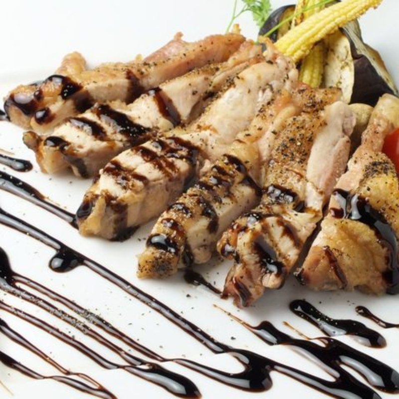 チキンのオーブンロースト～特製バルサミコソース～(秋葉原ダイニング ラフィーネ)