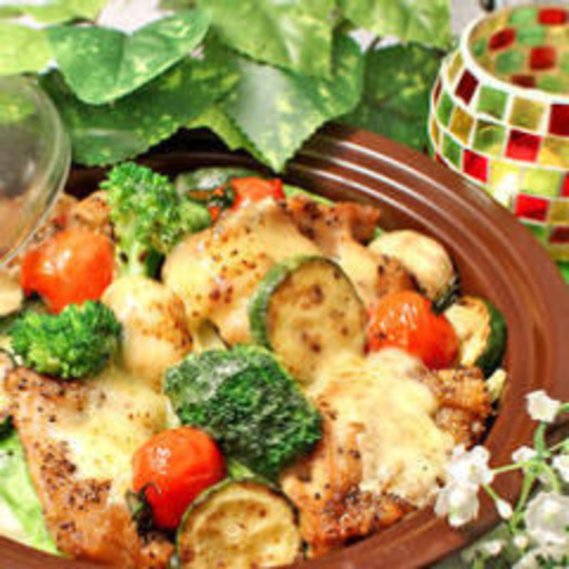 グリルチキンとチーズトマトのタジン鍋(Solare （-ソラーレ-）)