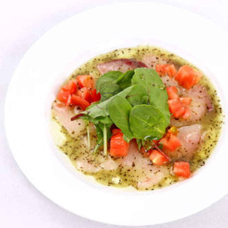 朝獲れ鮮魚と香味野菜のカルパッチョ(Solare （-ソラーレ-）)