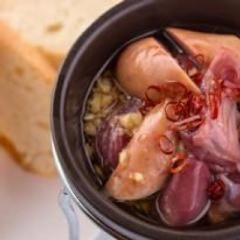 ソーセージとキノコのアヒージョ(Solare （-ソラーレ-）)